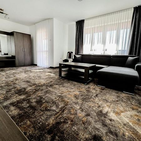 Motel Infinit Targu Jiu Ngoại thất bức ảnh