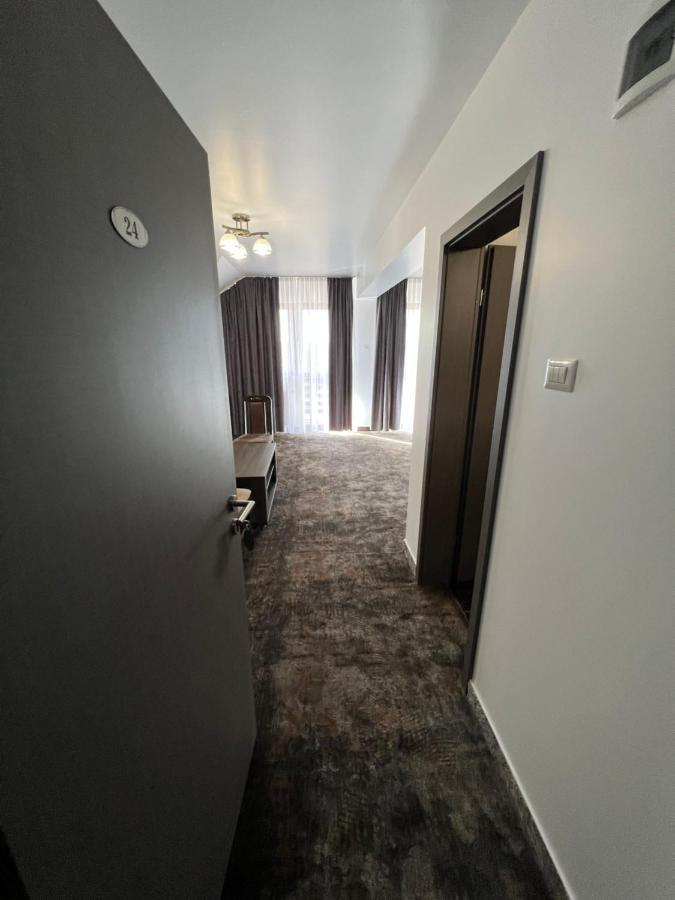 Motel Infinit Targu Jiu Ngoại thất bức ảnh