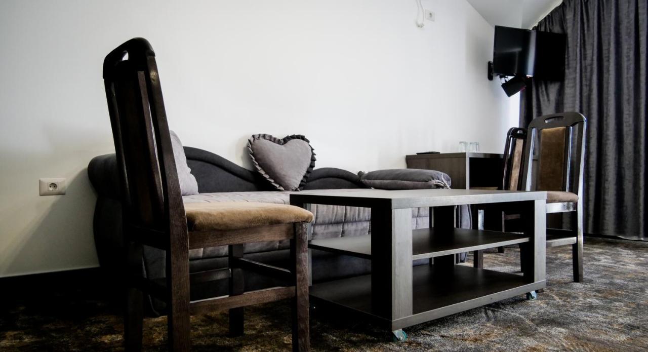 Motel Infinit Targu Jiu Ngoại thất bức ảnh