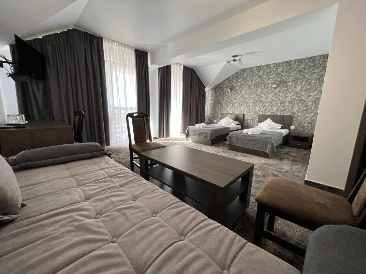 Motel Infinit Targu Jiu Ngoại thất bức ảnh