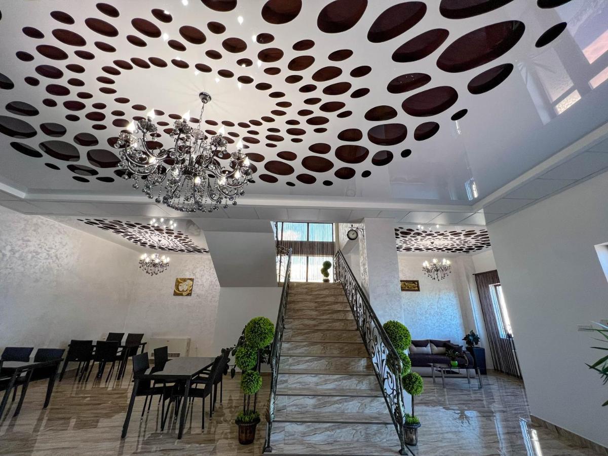Motel Infinit Targu Jiu Ngoại thất bức ảnh
