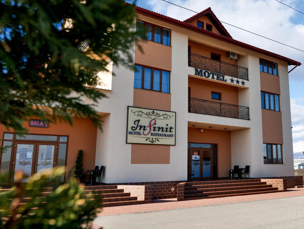 Motel Infinit Targu Jiu Ngoại thất bức ảnh