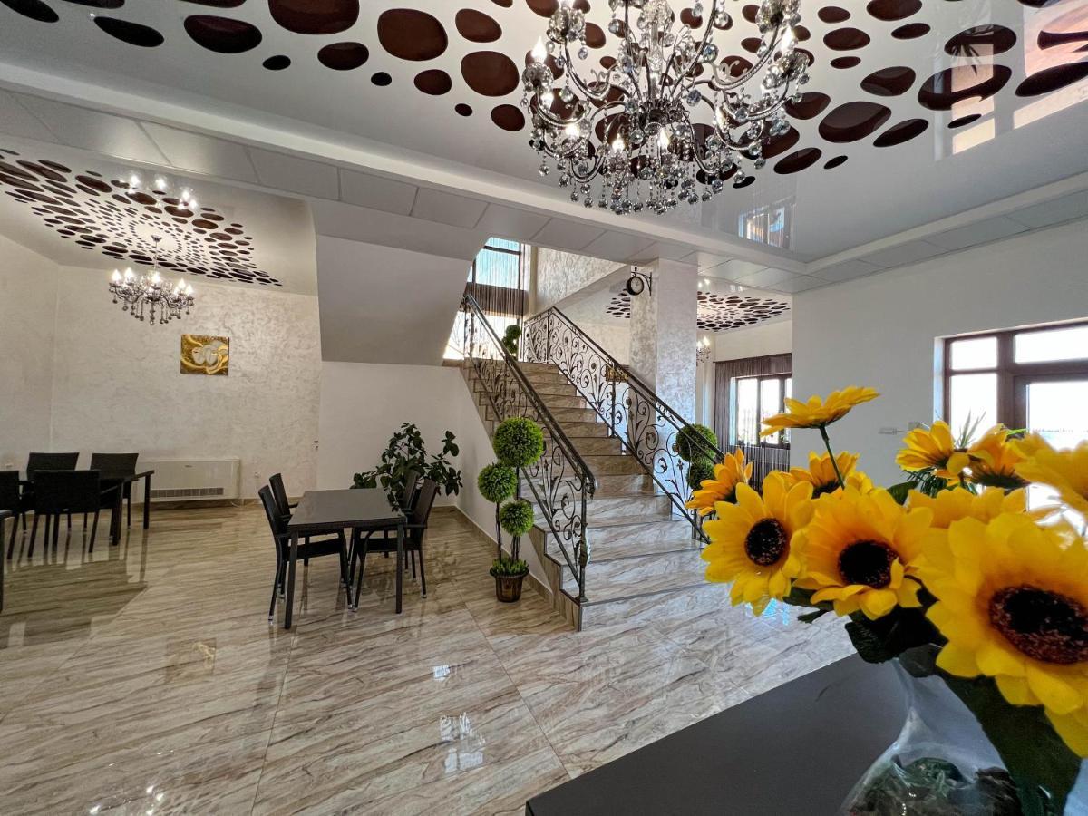 Motel Infinit Targu Jiu Ngoại thất bức ảnh