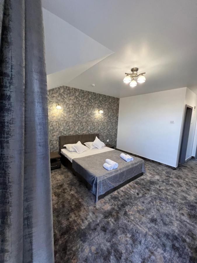 Motel Infinit Targu Jiu Ngoại thất bức ảnh