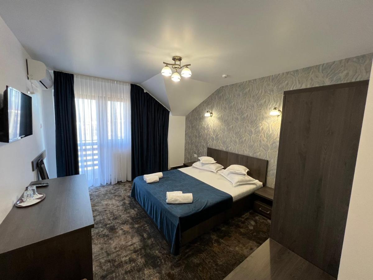 Motel Infinit Targu Jiu Ngoại thất bức ảnh
