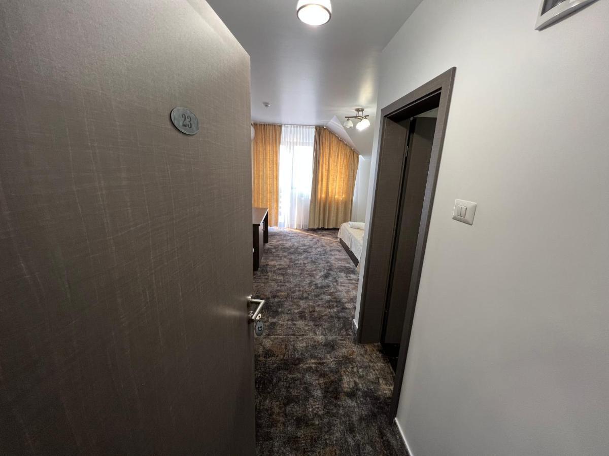 Motel Infinit Targu Jiu Ngoại thất bức ảnh