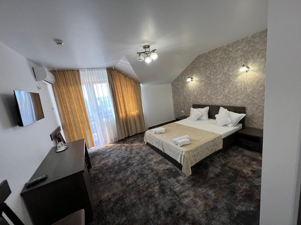 Motel Infinit Targu Jiu Ngoại thất bức ảnh