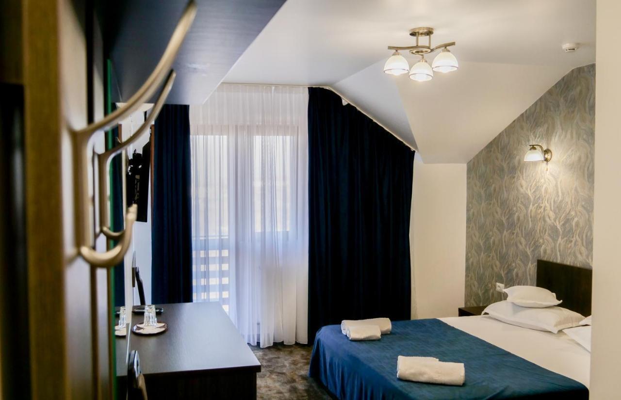 Motel Infinit Targu Jiu Ngoại thất bức ảnh