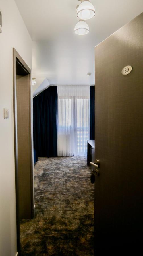Motel Infinit Targu Jiu Ngoại thất bức ảnh