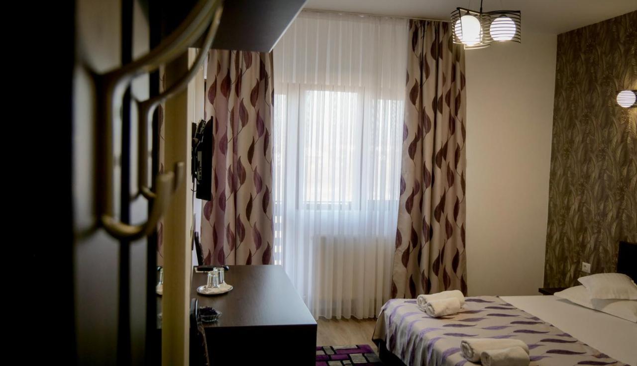 Motel Infinit Targu Jiu Ngoại thất bức ảnh