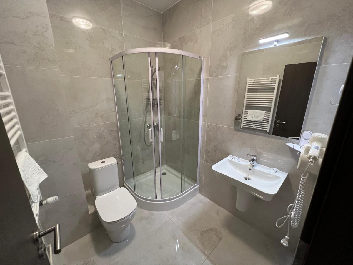 Motel Infinit Targu Jiu Ngoại thất bức ảnh