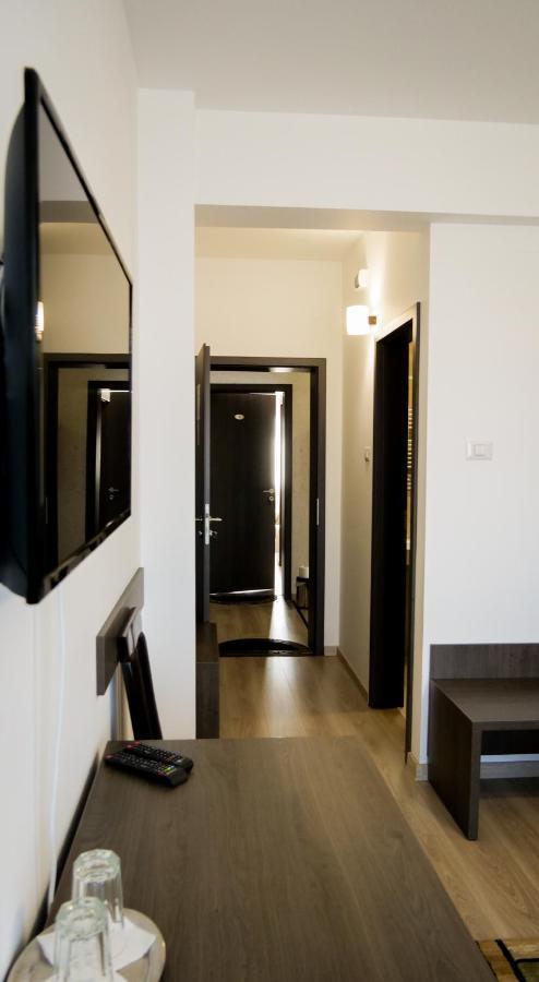 Motel Infinit Targu Jiu Ngoại thất bức ảnh