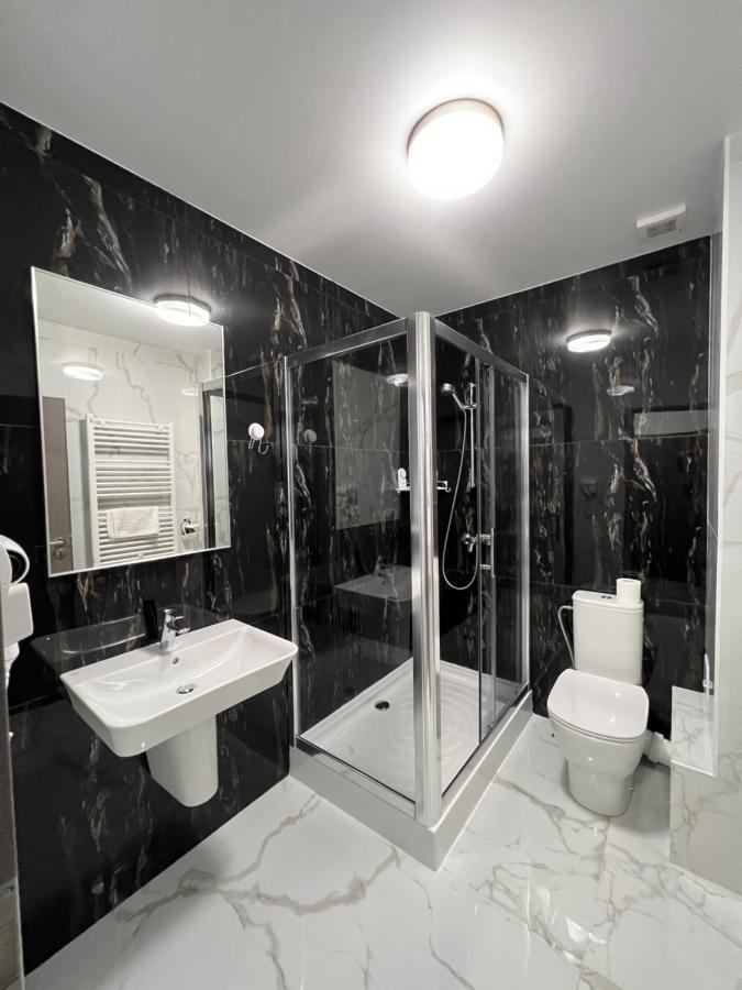 Motel Infinit Targu Jiu Ngoại thất bức ảnh
