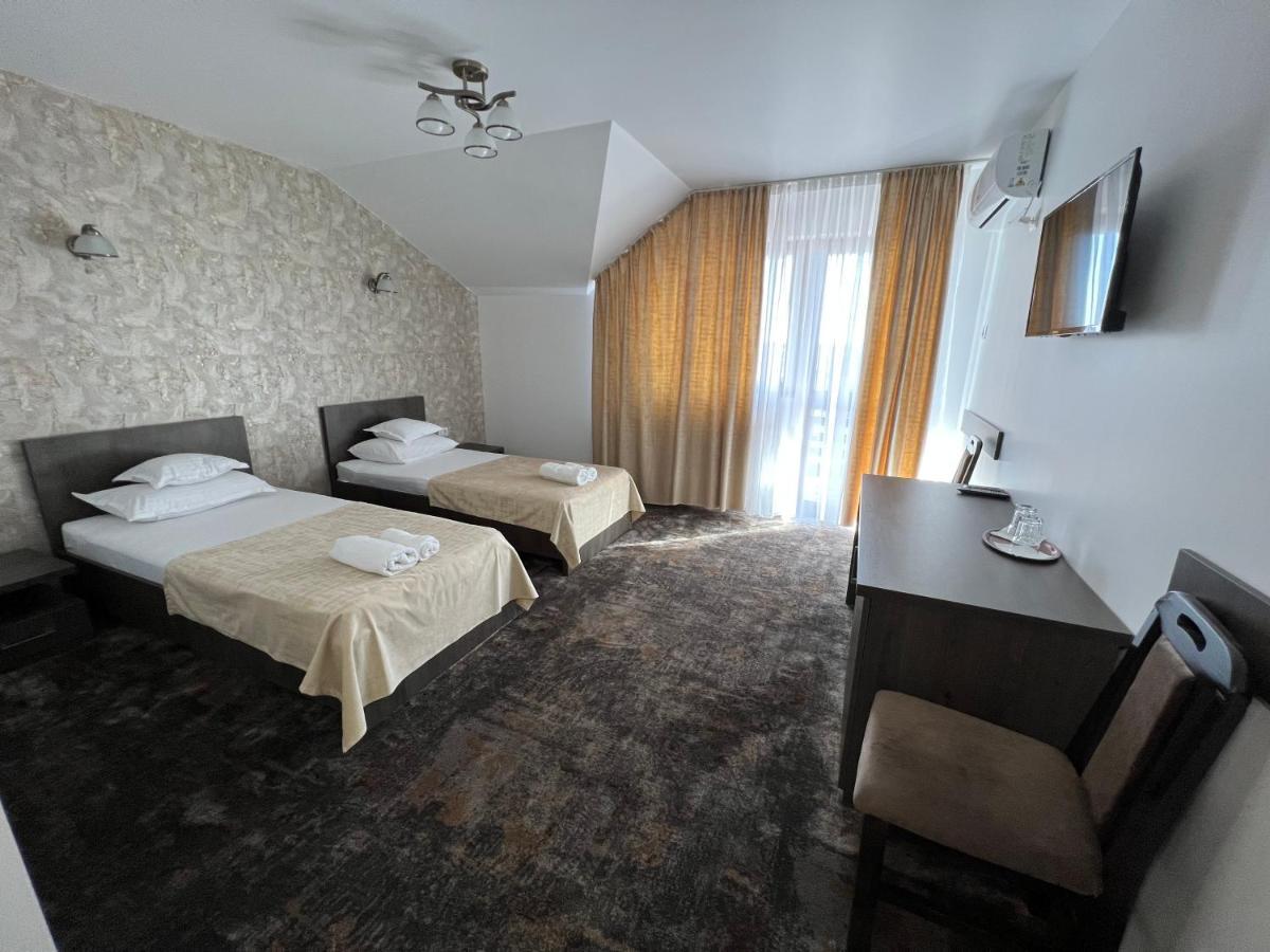 Motel Infinit Targu Jiu Ngoại thất bức ảnh