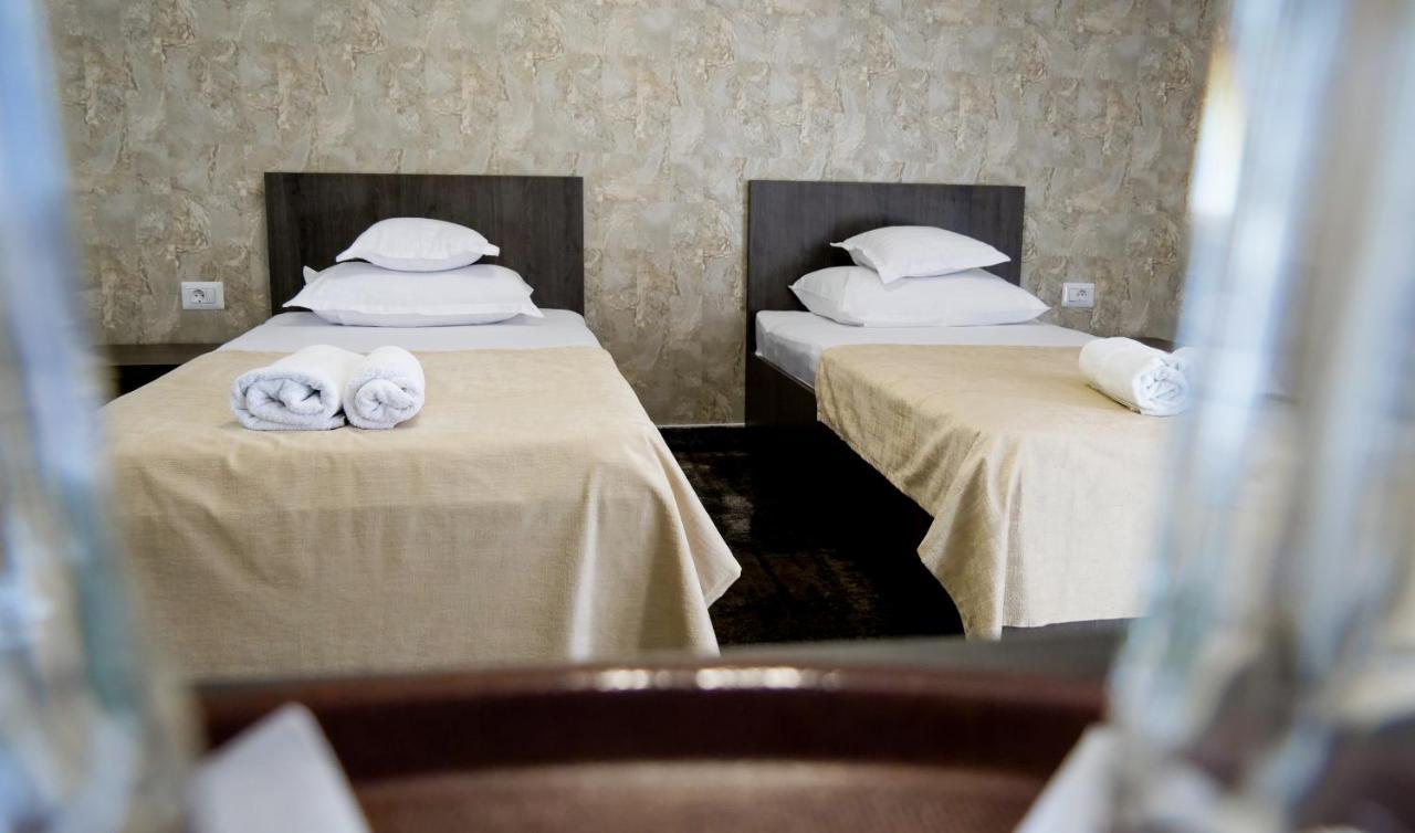 Motel Infinit Targu Jiu Ngoại thất bức ảnh