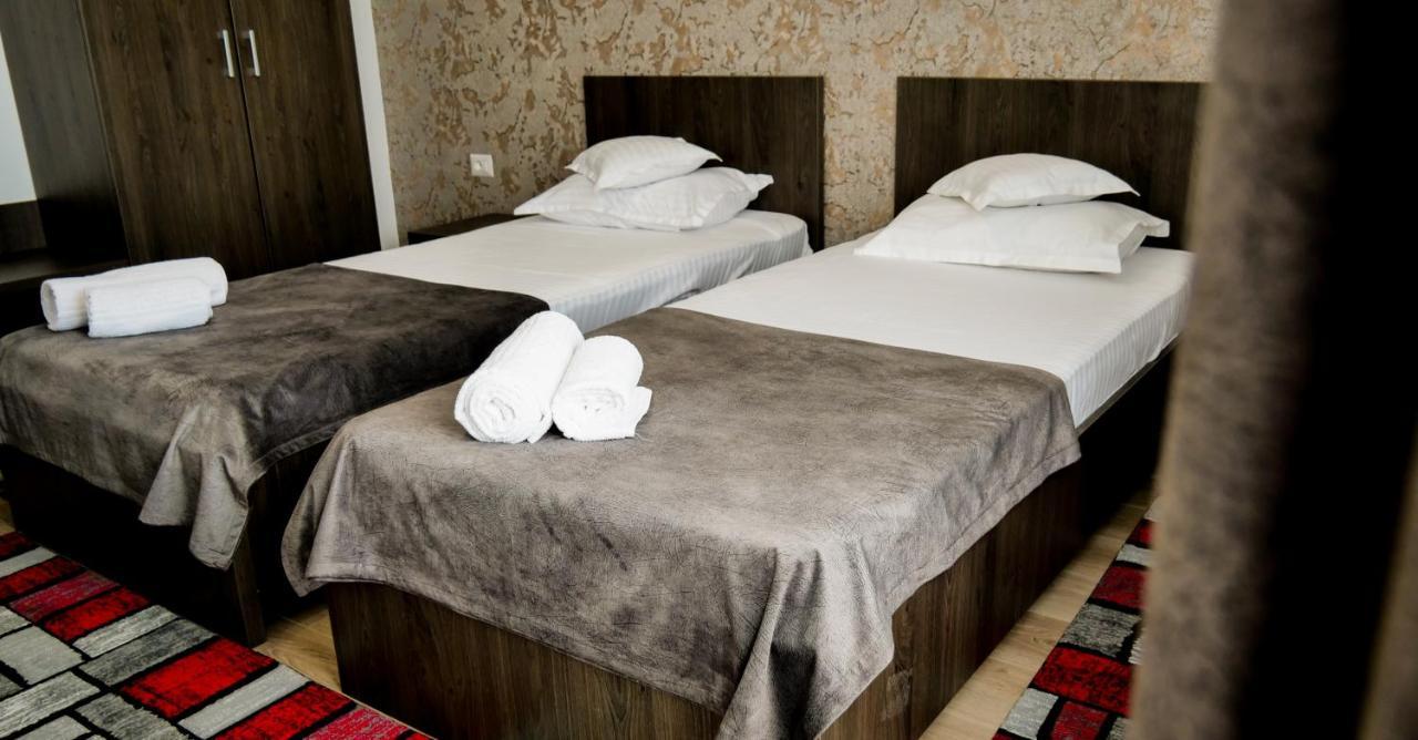 Motel Infinit Targu Jiu Ngoại thất bức ảnh