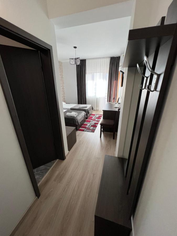 Motel Infinit Targu Jiu Ngoại thất bức ảnh