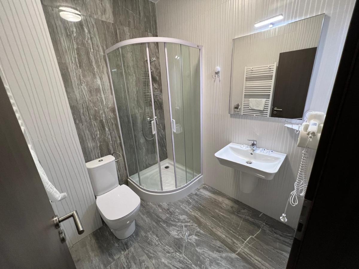 Motel Infinit Targu Jiu Ngoại thất bức ảnh