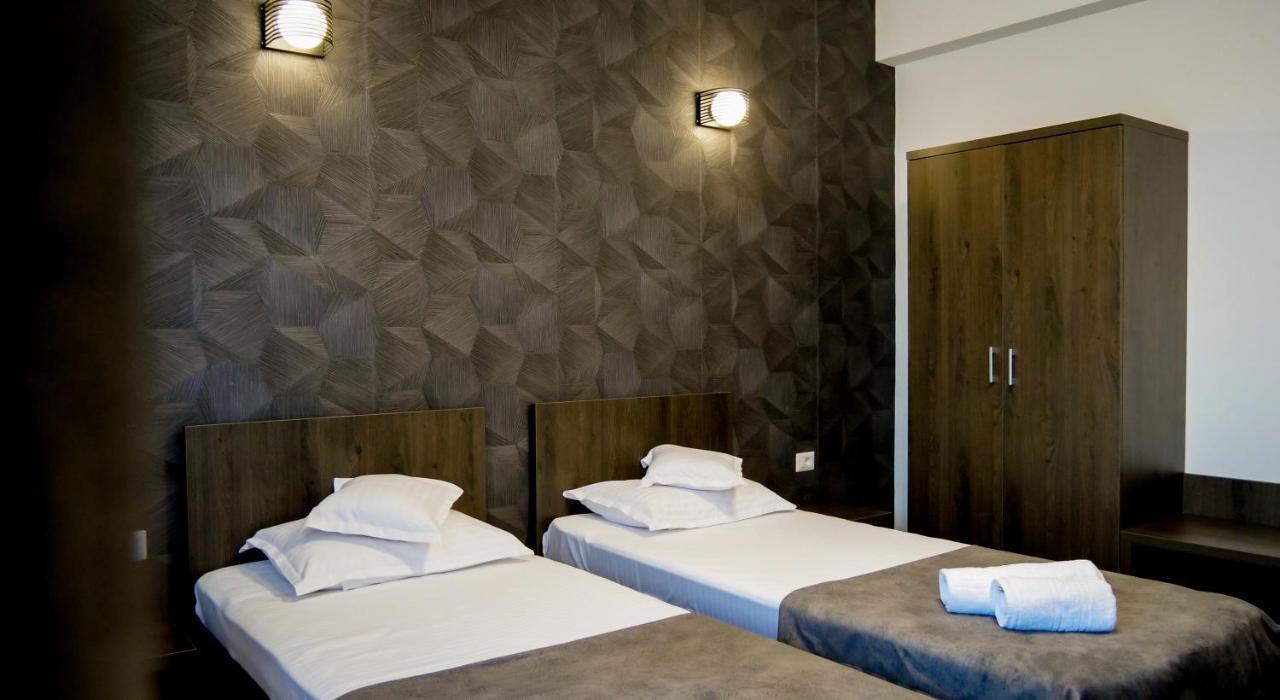 Motel Infinit Targu Jiu Ngoại thất bức ảnh