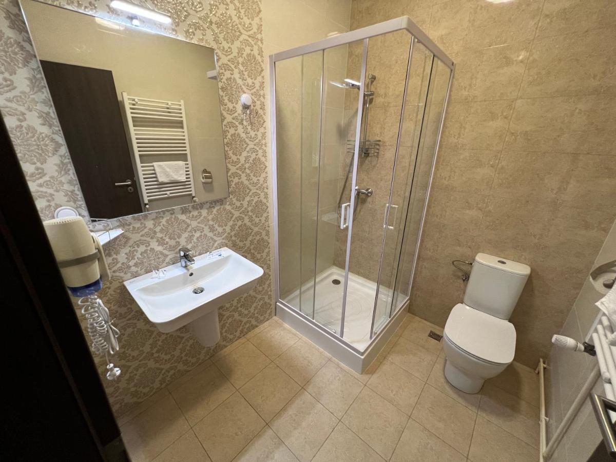 Motel Infinit Targu Jiu Ngoại thất bức ảnh