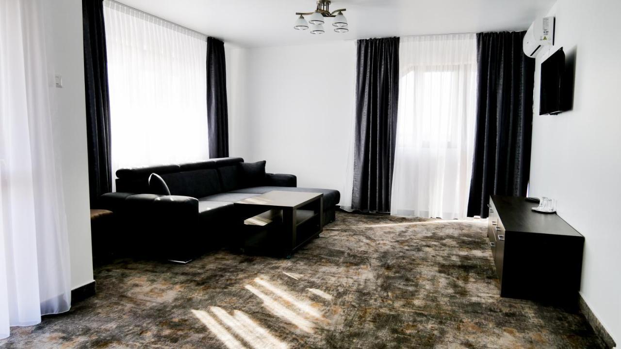 Motel Infinit Targu Jiu Ngoại thất bức ảnh