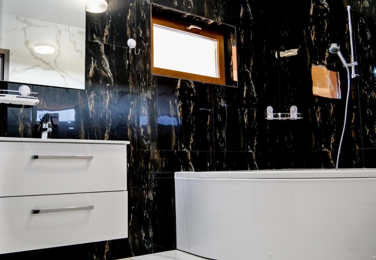Motel Infinit Targu Jiu Ngoại thất bức ảnh