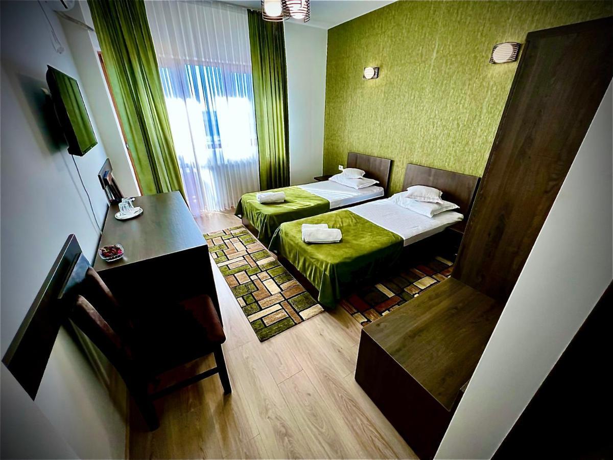 Motel Infinit Targu Jiu Ngoại thất bức ảnh