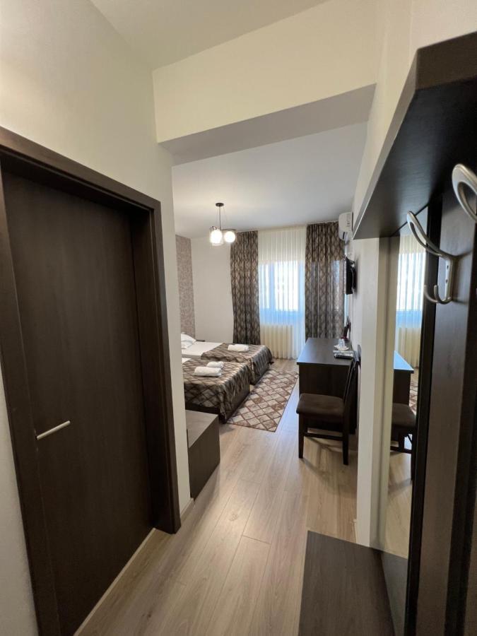 Motel Infinit Targu Jiu Ngoại thất bức ảnh