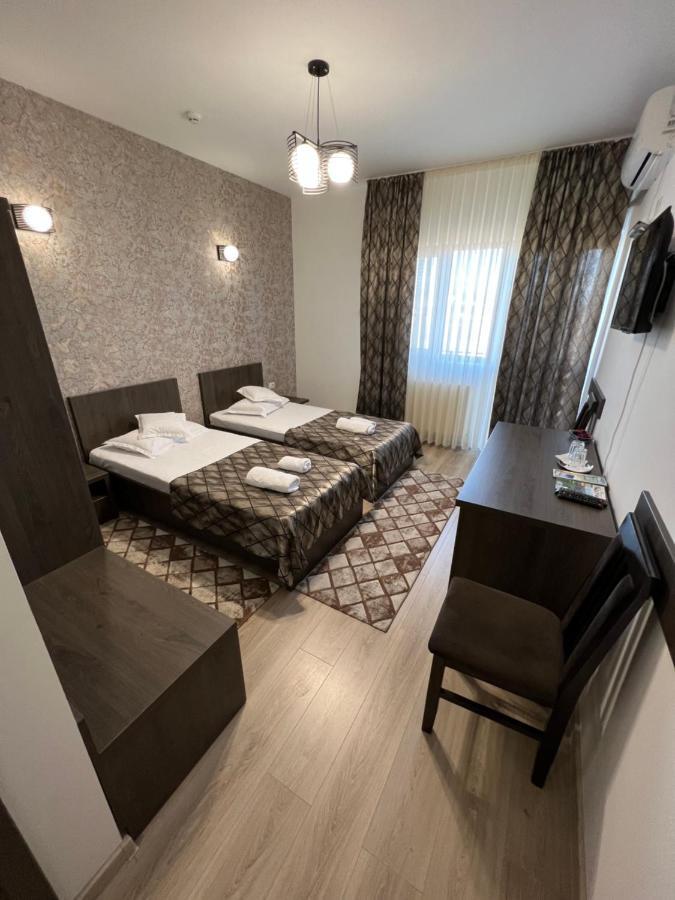 Motel Infinit Targu Jiu Ngoại thất bức ảnh