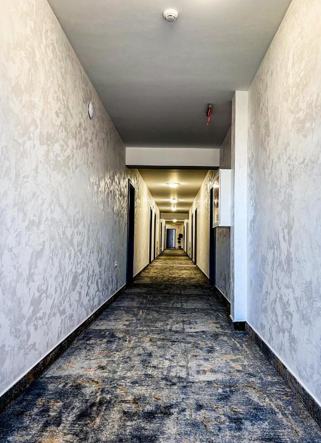 Motel Infinit Targu Jiu Ngoại thất bức ảnh