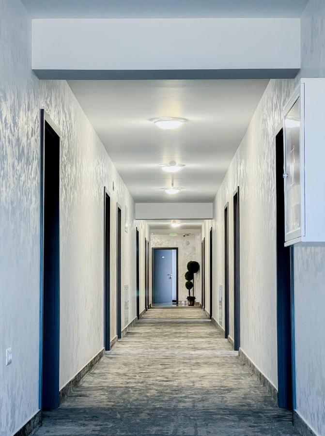 Motel Infinit Targu Jiu Ngoại thất bức ảnh