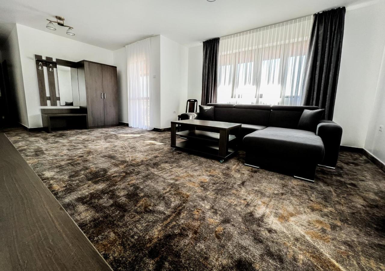 Motel Infinit Targu Jiu Ngoại thất bức ảnh