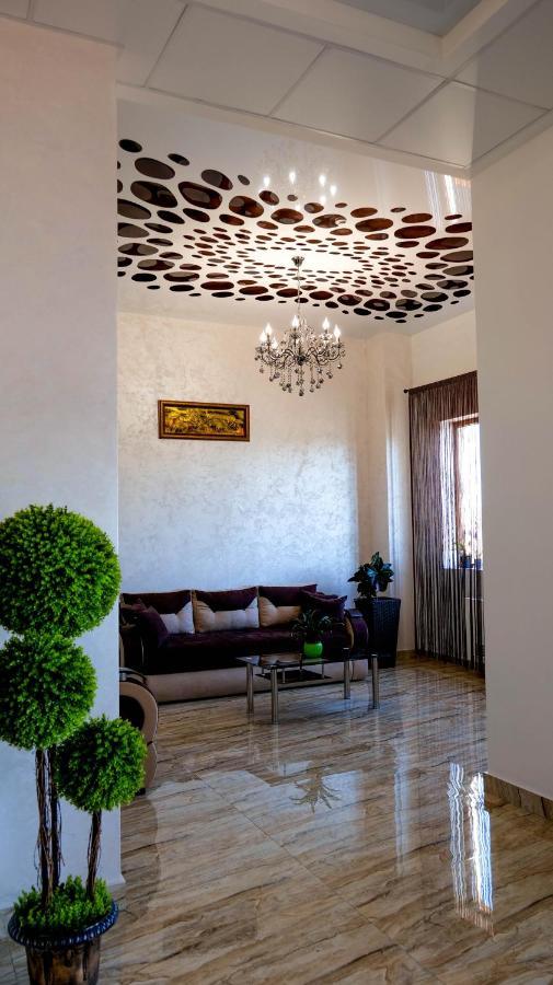 Motel Infinit Targu Jiu Ngoại thất bức ảnh