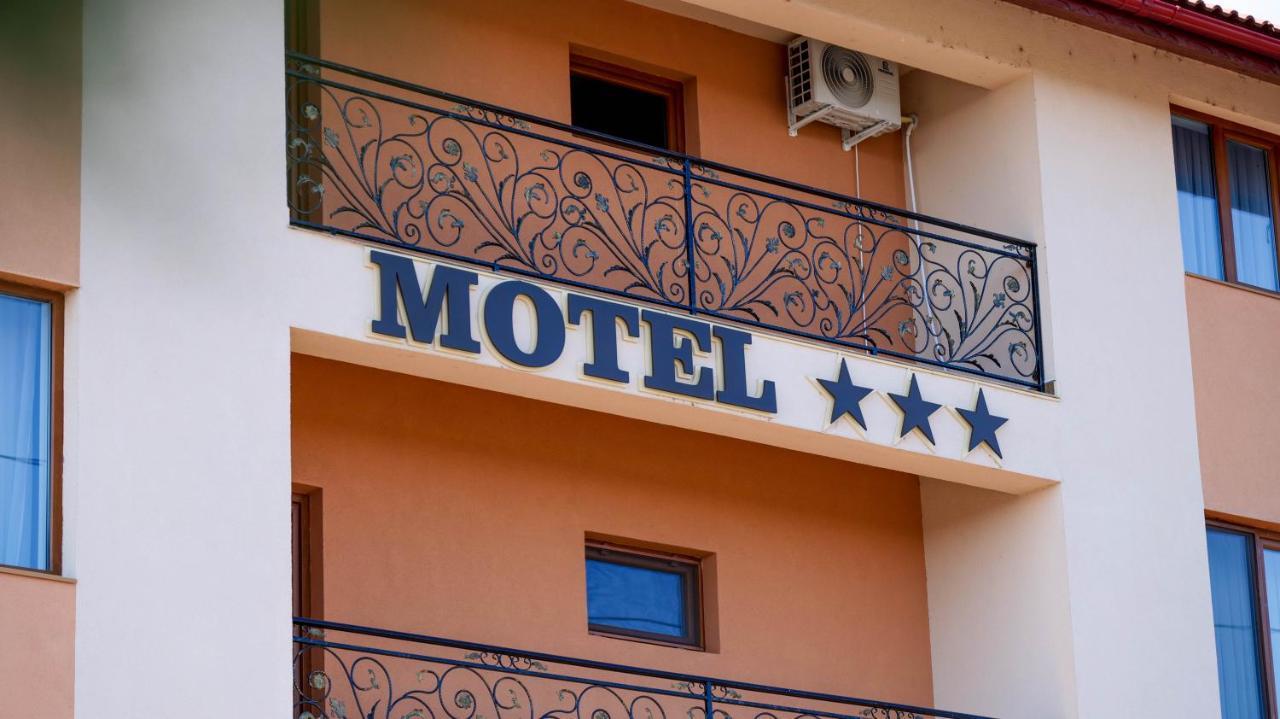 Motel Infinit Targu Jiu Ngoại thất bức ảnh