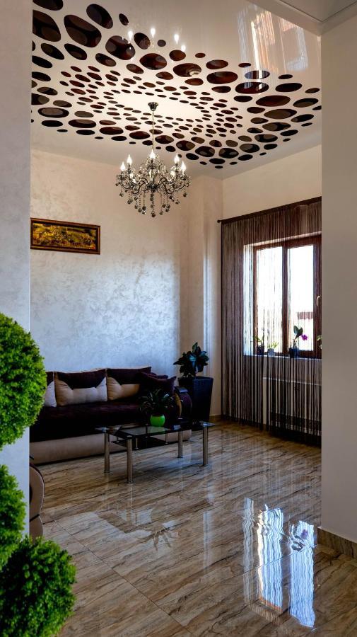 Motel Infinit Targu Jiu Ngoại thất bức ảnh