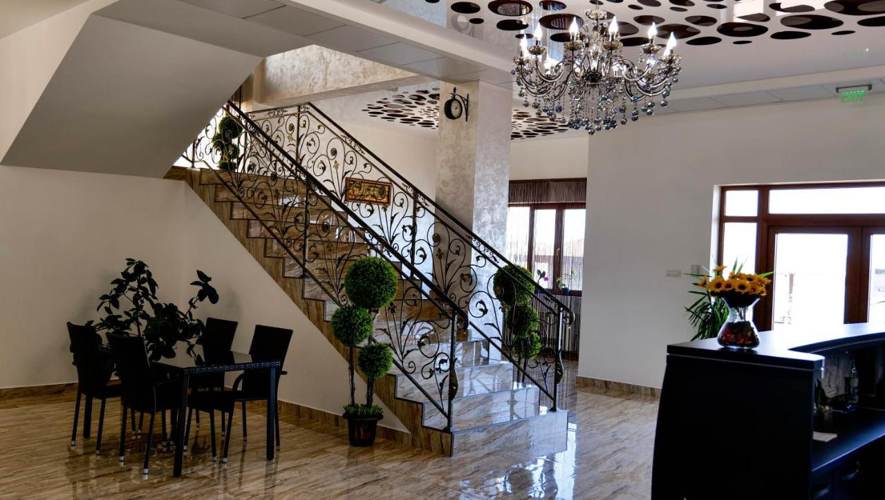 Motel Infinit Targu Jiu Ngoại thất bức ảnh