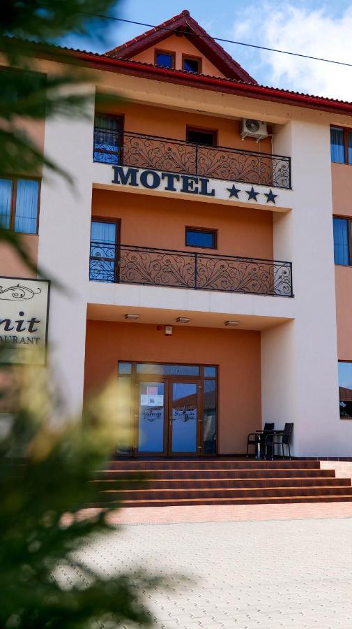 Motel Infinit Targu Jiu Ngoại thất bức ảnh