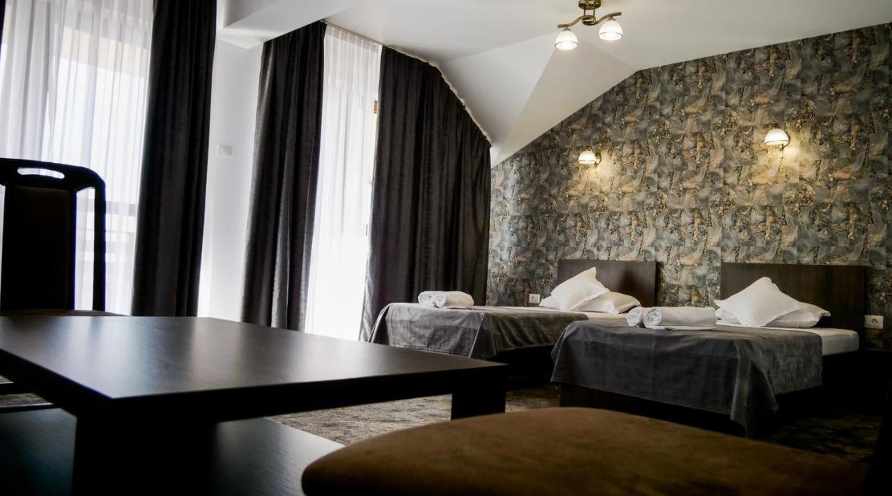 Motel Infinit Targu Jiu Ngoại thất bức ảnh