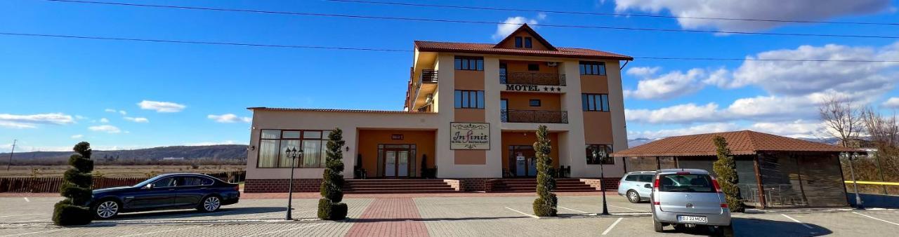 Motel Infinit Targu Jiu Ngoại thất bức ảnh