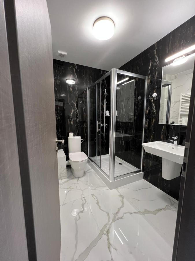 Motel Infinit Targu Jiu Ngoại thất bức ảnh